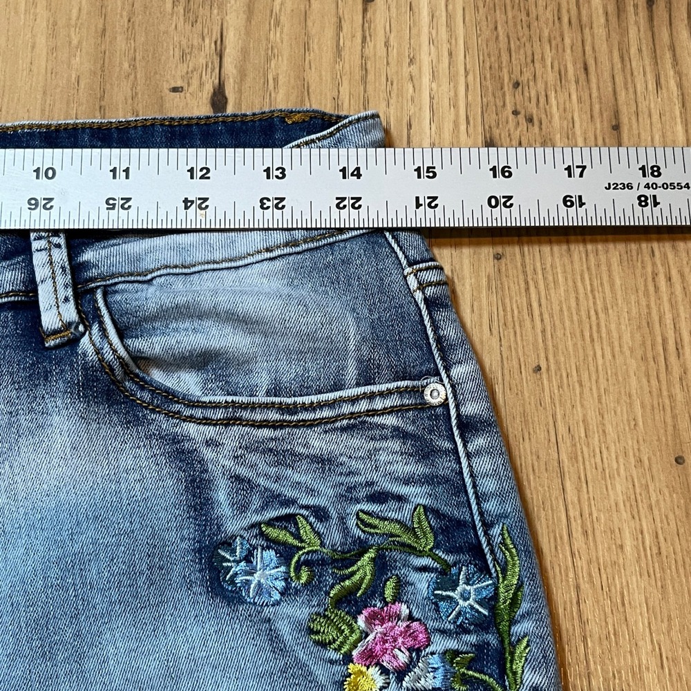 Womens Flare Jeans 29 Waist Light Wash Floral Embroidered Denim Raw Hem Boho - Picture 8 of 11